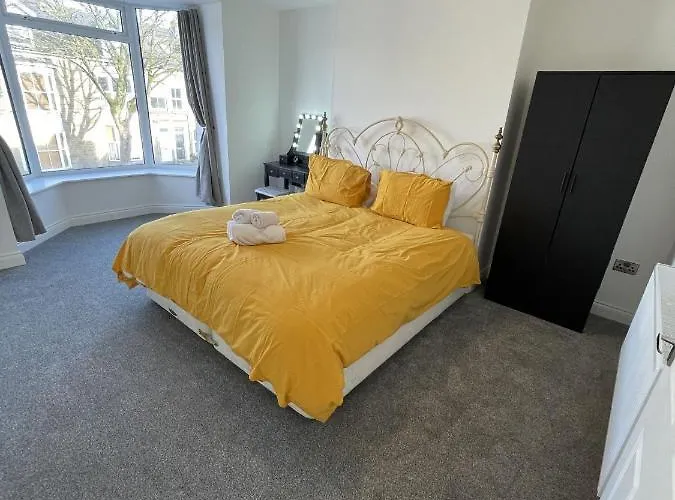 Englehurst Mews Flat 2