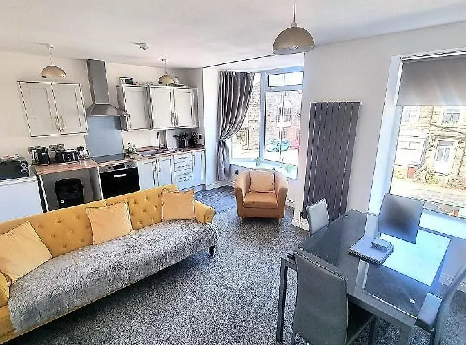 Englehurst Mews Flat 2